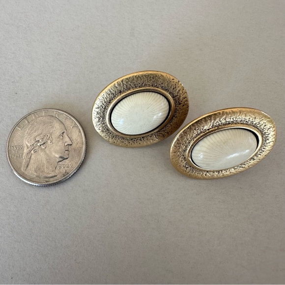SOLD Vintage Napier Brushed Gold Tone and Ivory Oval Screw Back Clip On Earring - Picture 2 of 6